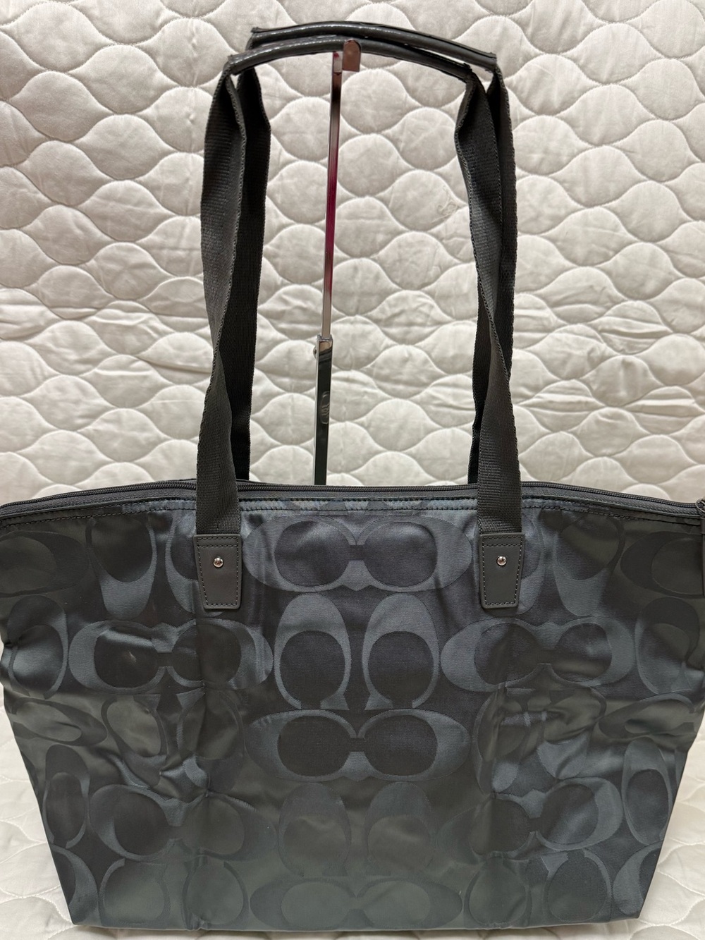 Coach Getaway Silver/Gray Signature Nylon Packable Weekender with Matching Pouch - Picture 8 of 13